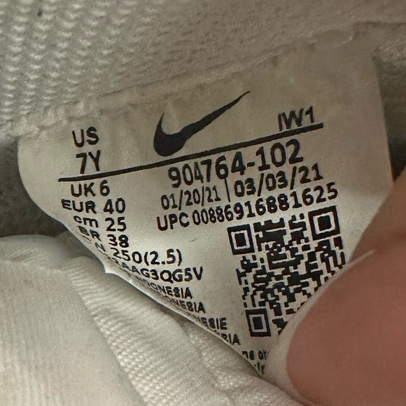 Nike Cortez classic black and white sneakers size 7 - Picture 9 of 9